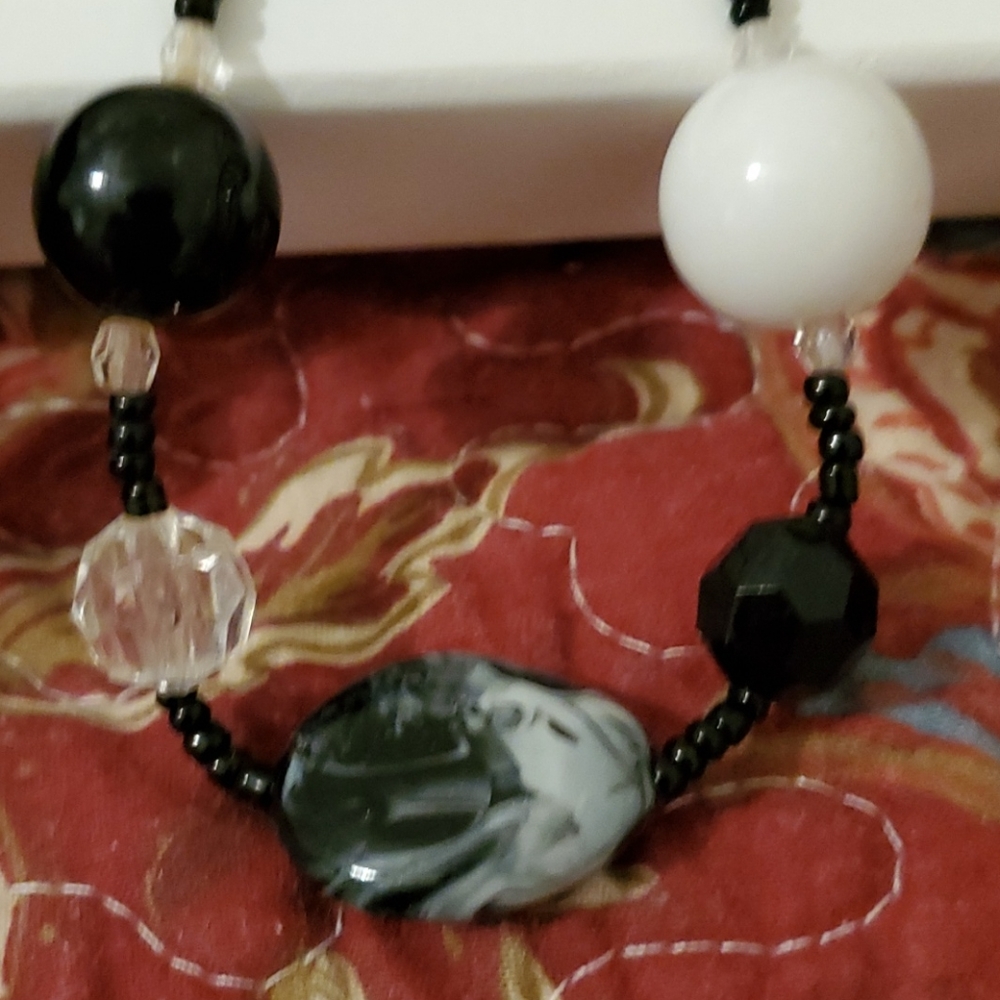 Three long necklaces - Picture 4 of 7